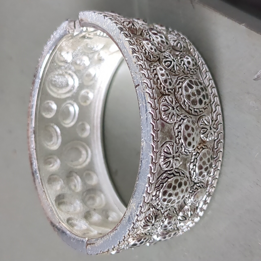 Chunky Silver Tone Cuff Clasp Bracelet